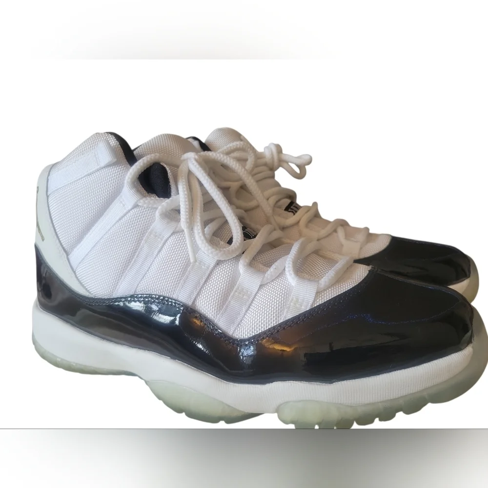 Jordan Retro 11 Concord Sneakers  White and Black Sz 11